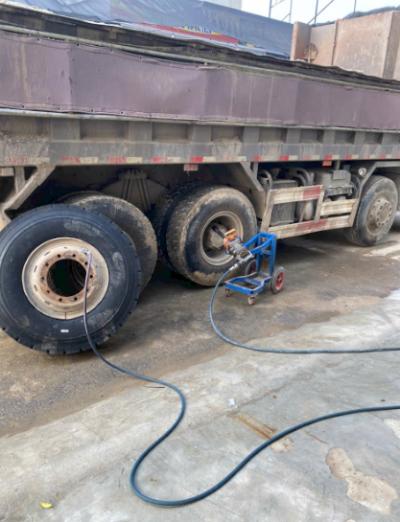dich vụ cứu hộ kích bình sạc bình acquy ô tô